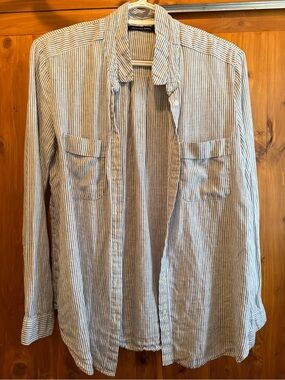 Striped Casual Button-Down Shirt in Blue and White